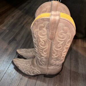 Tan Heeled Western Boots
Worn once